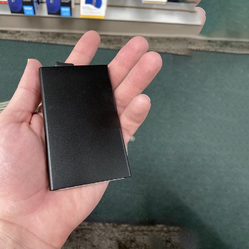 Diebstahlsicherer Kartenhalter aus Aluminium